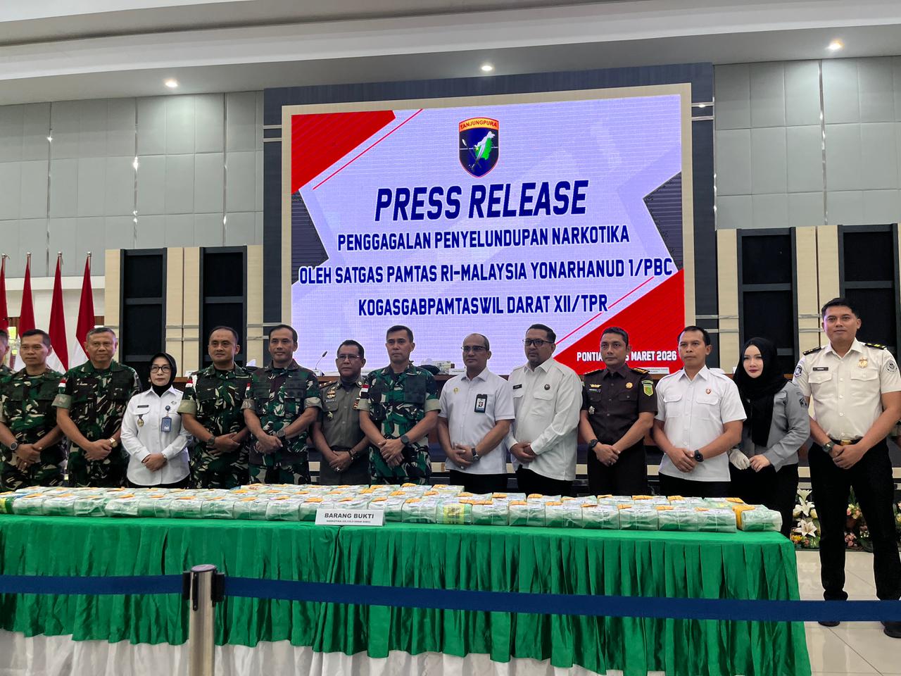 Imigrasi Kalbar Hadiri Press Release Penggagalan Penyelundupan 55,297 kg Sabu di Perbatasan RI–Malaysia